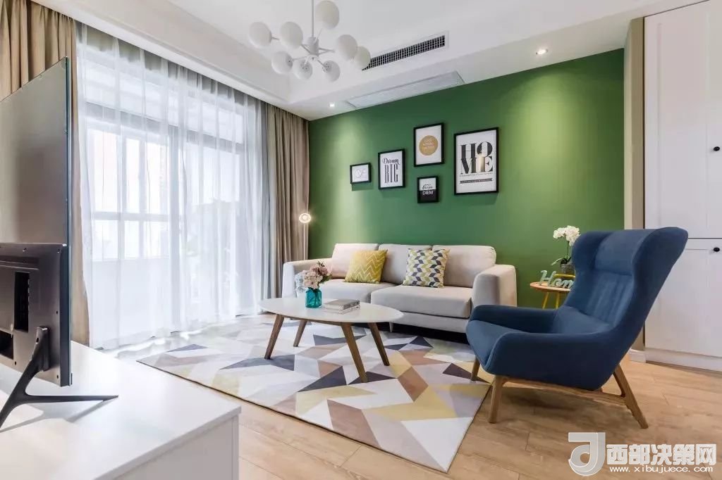 沙發(fā)背景墻選對裝飾畫，才能美了整個客廳空間！