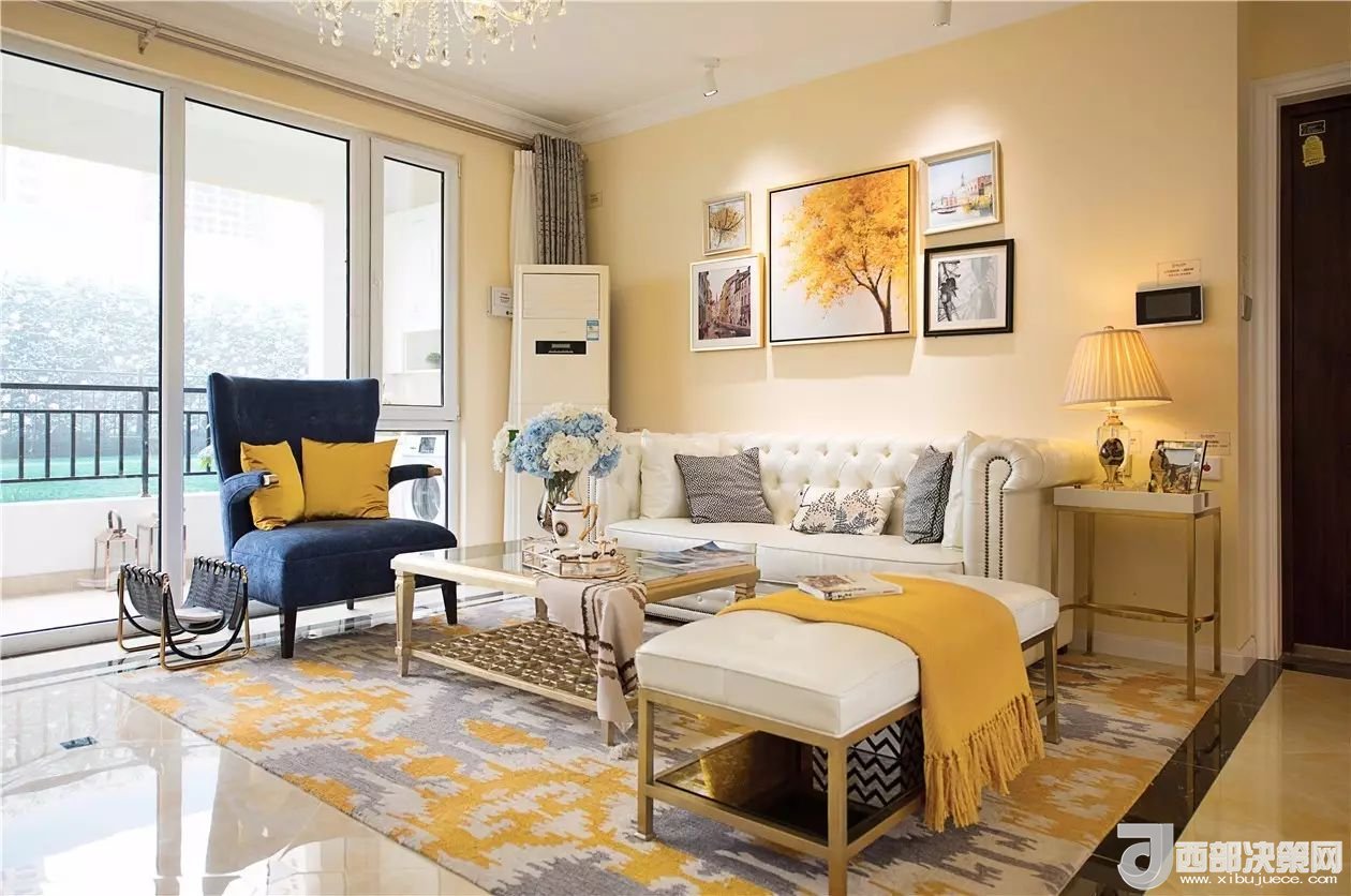 沙發(fā)背景墻選對裝飾畫，才能美了整個客廳空間！