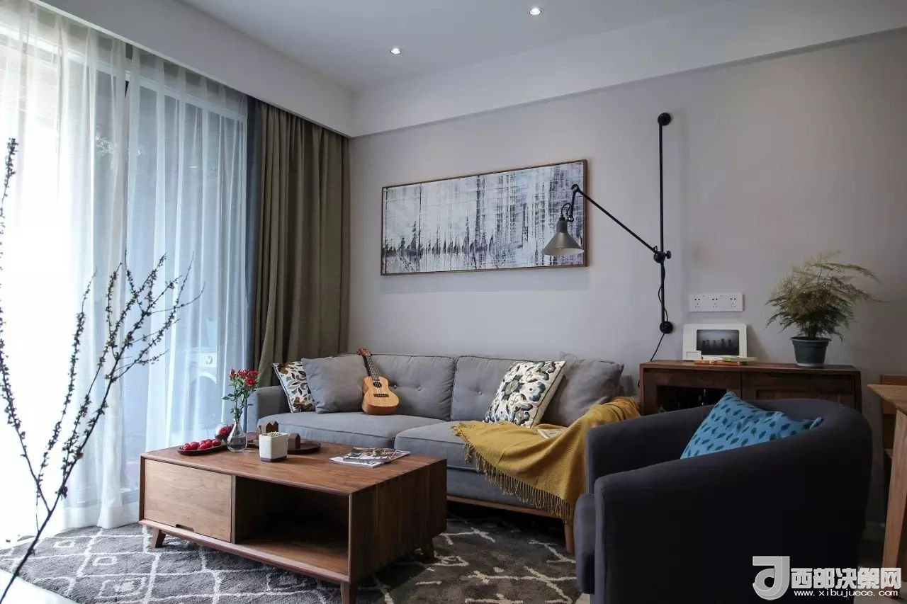 沙發(fā)背景墻選對裝飾畫，才能美了整個客廳空間！