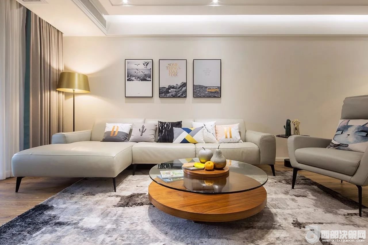 沙發(fā)背景墻選對裝飾畫，才能美了整個客廳空間！