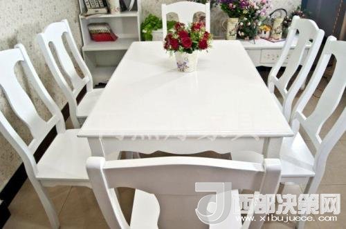 喜歡白色餐桌 但椅子該如何搭配？