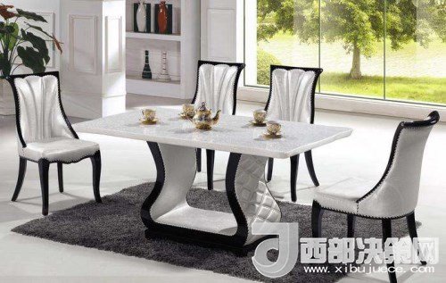 喜歡白色餐桌 但椅子該如何搭配？