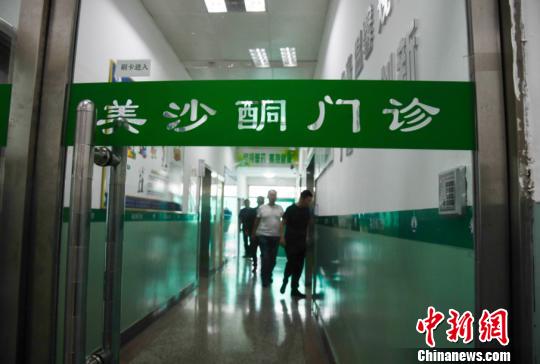 有數(shù)據(jù)顯示，十年來(lái)，山西省司法行政戒毒系統(tǒng)累計(jì)收治戒毒人員總數(shù)6萬(wàn)余人。截至目前，在冊(cè)強(qiáng)制隔離戒毒人員、自愿戒毒人員、戒毒康復(fù)人員、美沙酮維持治療人員共1.2萬(wàn)余人?！⊥踅ㄜ?攝