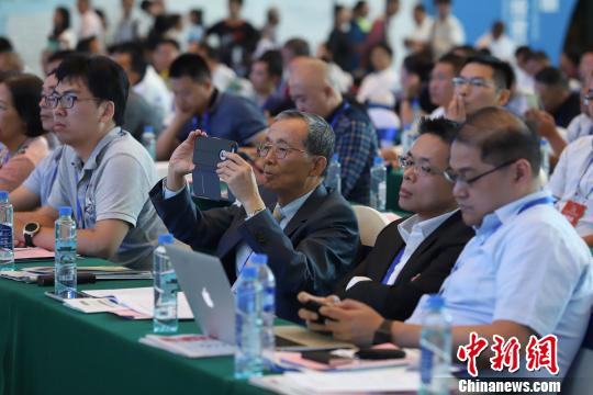 研討會(huì)現(xiàn)場圖?！■暮陚?攝