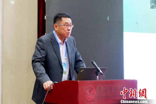 圖為青海省農(nóng)林科學(xué)院副院長(zhǎng)、國(guó)家大麥青稞產(chǎn)業(yè)技術(shù)體系崗位科學(xué)家遲德釗正在發(fā)言?！±铍h 攝