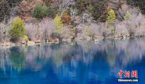  九寨溝資料圖。安源 攝