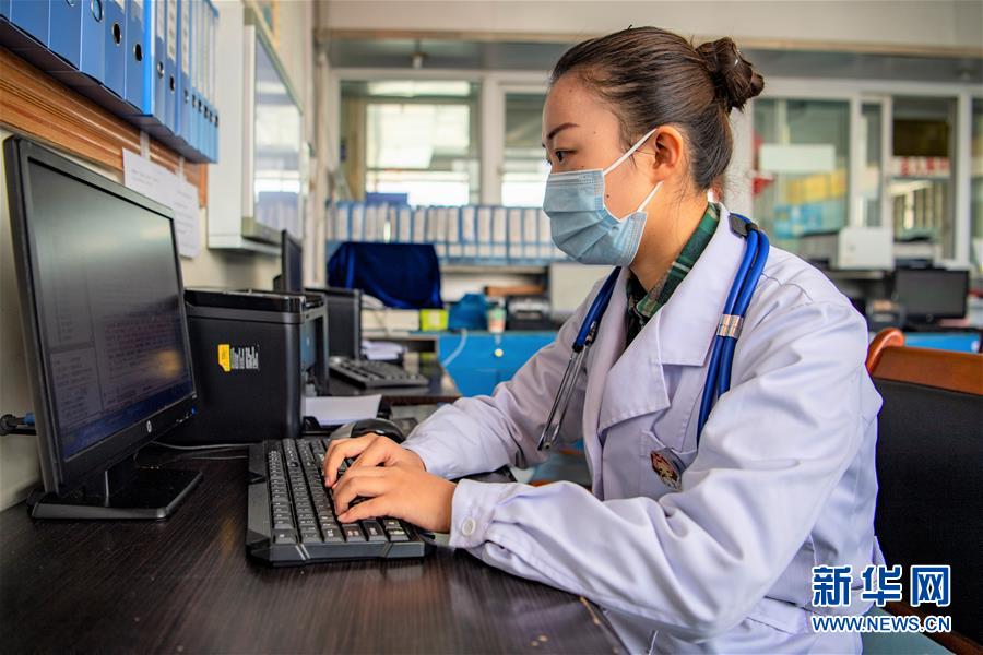 (新華全媒頭條·圖文互動)(10)血脈同心 共盼春來——疫情阻擊戰(zhàn)中的雪域故事