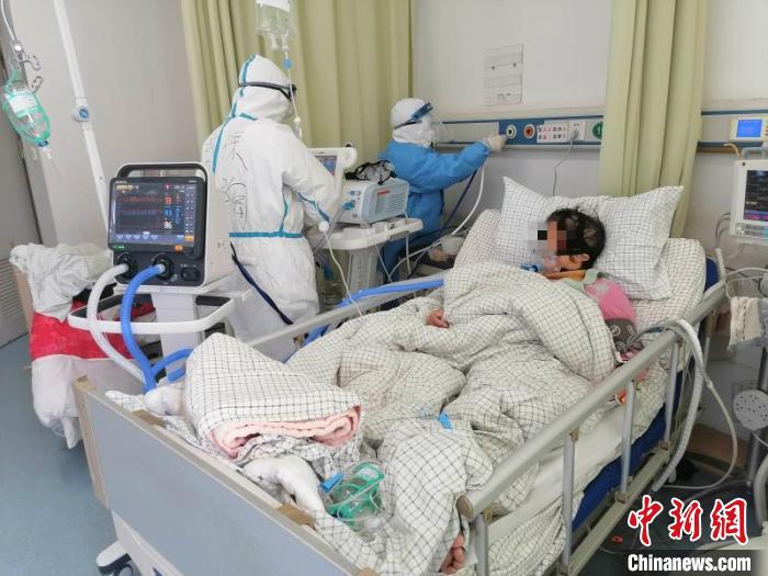 四川援助湖北醫(yī)生：幫患者打開(kāi)心結(jié)，也是“良藥”