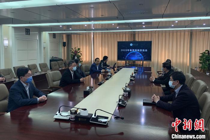 寧夏大學(xué)2020年春季首場(chǎng)綜合類“網(wǎng)絡(luò)雙選會(huì)”現(xiàn)場(chǎng)?！±钆迳?攝
