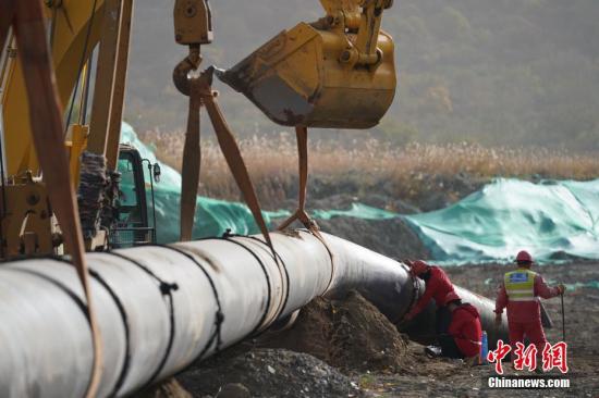資料圖：天然氣管道施工現(xiàn)場(chǎng)。<a target='_blank'  data-cke-saved- >中新社</a>記者 蘇丹 攝