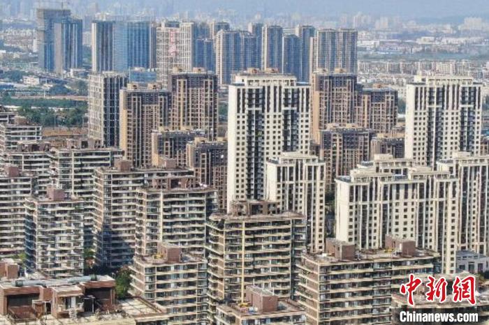 房地產(chǎn)行業(yè)作為特殊的商品銷售業(yè)，受疫情影響，一些企業(yè)資金回籠困難，亟待金融和稅務(wù)部門的政策支持?！°蟛?攝