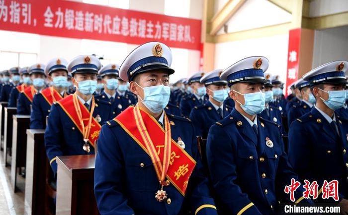 授銜表彰儀式現(xiàn)場(chǎng)?！⒅铱?攝