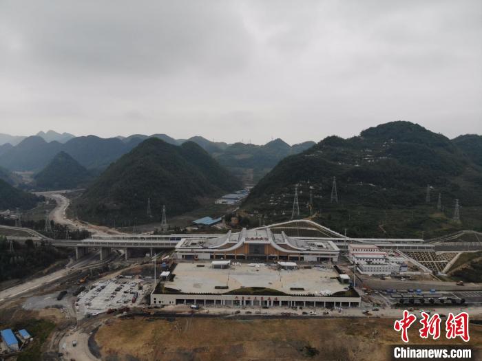 貴州省首條城際高速鐵路——安六鐵路開(kāi)始聯(lián)調(diào)聯(lián)試。中國(guó)鐵路成都局集團(tuán)公司供圖