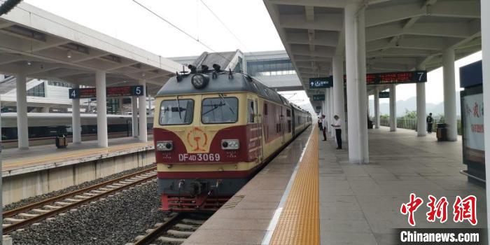 貴州省首條城際高速鐵路——安六鐵路開(kāi)始聯(lián)調(diào)聯(lián)試。中國(guó)鐵路成都局集團(tuán)公司供圖