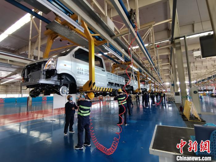 4月初，成功汽車全面復(fù)工復(fù)產(chǎn)。尤其是隨著疫情得到控制，該公司的生產(chǎn)力度也不斷加大。　高飛 攝