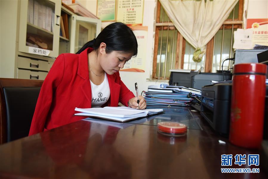 (新華全媒頭條·圖文互動(dòng))(9)刺梨花開(kāi)滿(mǎn)山紅——記在貴州脫貧攻堅(jiān)一線(xiàn)奮斗的殘疾人