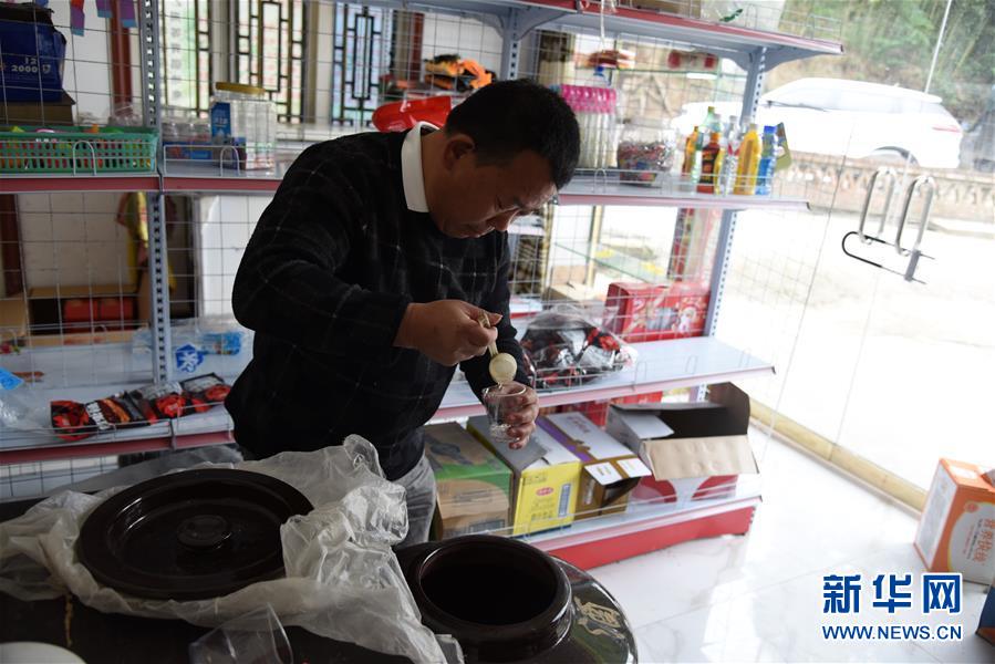 (新華全媒頭條·圖文互動(dòng))(5)刺梨花開(kāi)滿(mǎn)山紅——記在貴州脫貧攻堅(jiān)一線(xiàn)奮斗的殘疾人