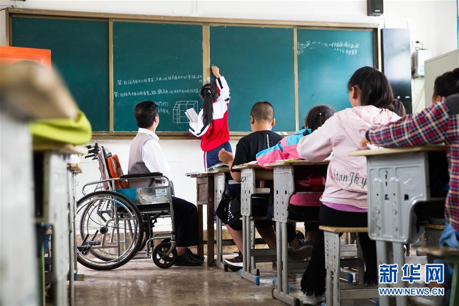 (新華全媒頭條·圖文互動(dòng))(2)刺梨花開(kāi)滿(mǎn)山紅——記在貴州脫貧攻堅(jiān)一線(xiàn)奮斗的殘疾人