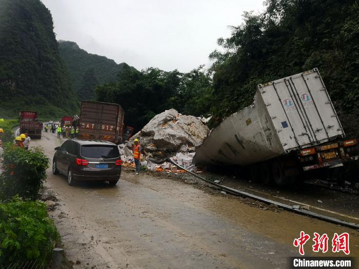 事故現(xiàn)場?！↑S鵬 攝