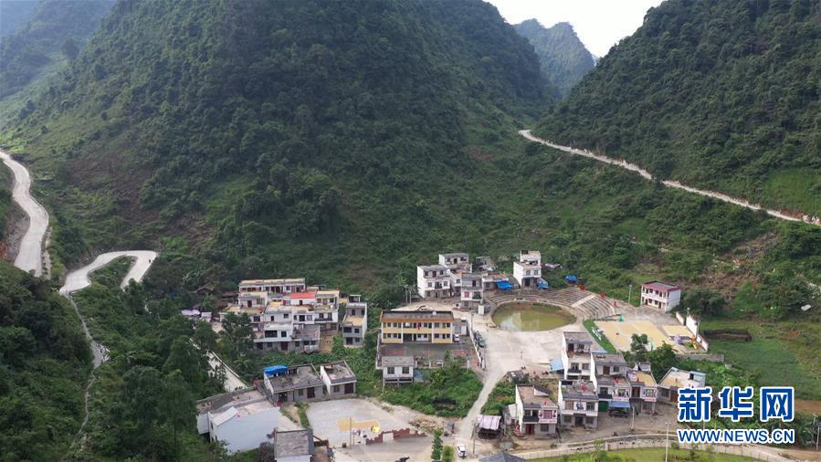 (新華全媒頭條·圖文互動(dòng))(1)木棉花開(kāi)紅勝火——廣西千里邊境線脫貧紀(jì)實(shí)