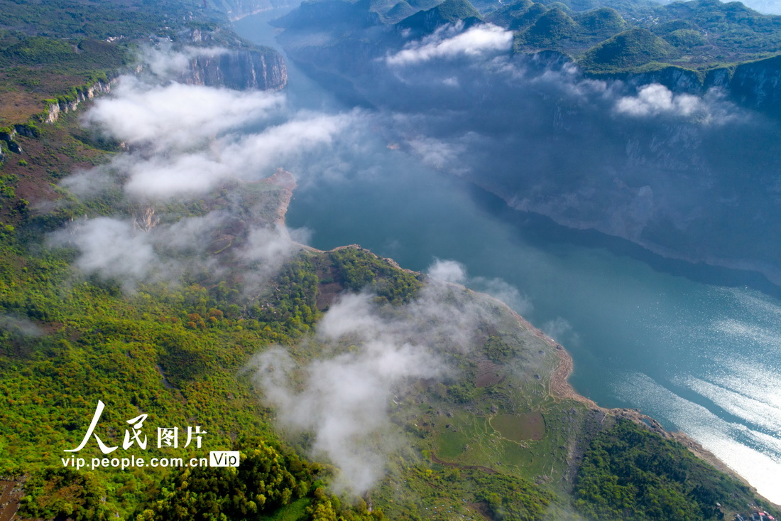 2022年4月3日拍攝的貴州省黔西市新仁苗族鄉(xiāng)境內(nèi)的烏江一級(jí)支流六沖河。